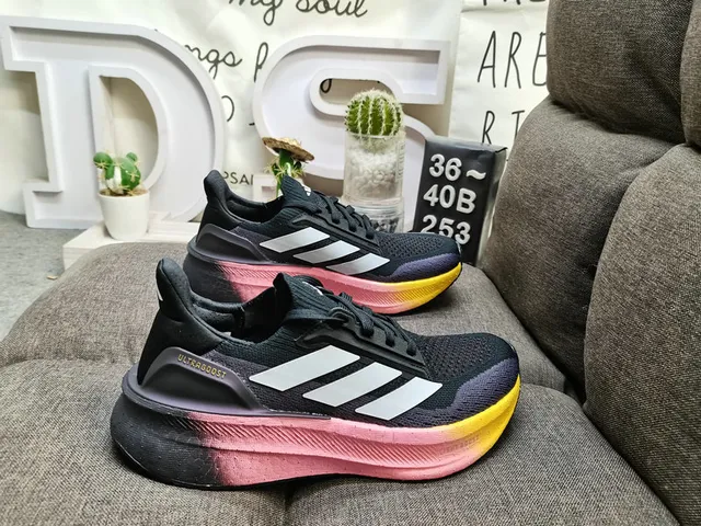 Chaussures de running Adidas Ultraboost gris clair et bleu 11