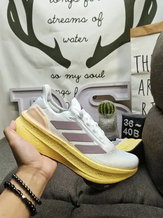 Chaussures de running Adidas Ultraboost gris clair et bleu 15