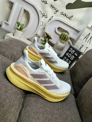 Chaussures de running Adidas Ultraboost gris clair et bleu 19
