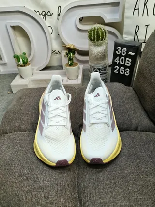 Chaussures de running Adidas Ultraboost gris clair et bleu 20