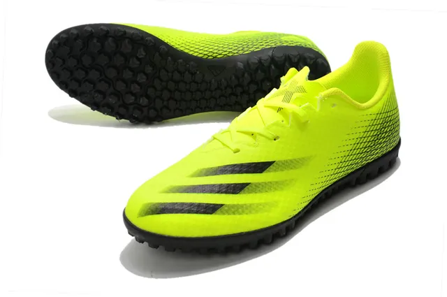 Adidas Sapatos de futebol branco e preto de corte baixo com upper sintético, linha gráfica de gradiente para grama artificial 4