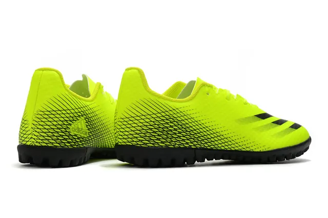 Adidas Sapatos de futebol branco e preto de corte baixo com upper sintético, linha gráfica de gradiente para grama artificial 5