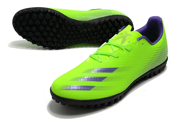 Adidas Sapatos de futebol branco e preto de corte baixo com upper sintético, linha gráfica de gradiente para grama artificial 11