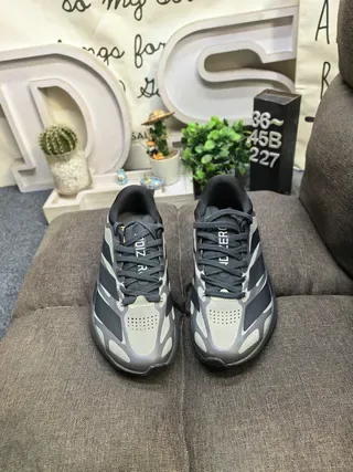 Adidas White Black Sculpted Chunky Midsole Perforated Mesh Upper Lifestyle Sneakers 10