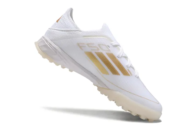 Adidas Chaussures de football Turf avec upper en maille blanc et or, détails de rayures 7