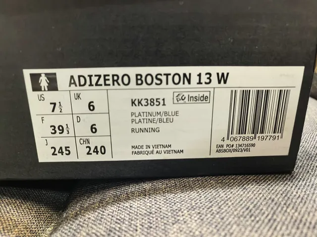 Adidas Chaussures de course en maille blanche et or avec bandes métalliques 2