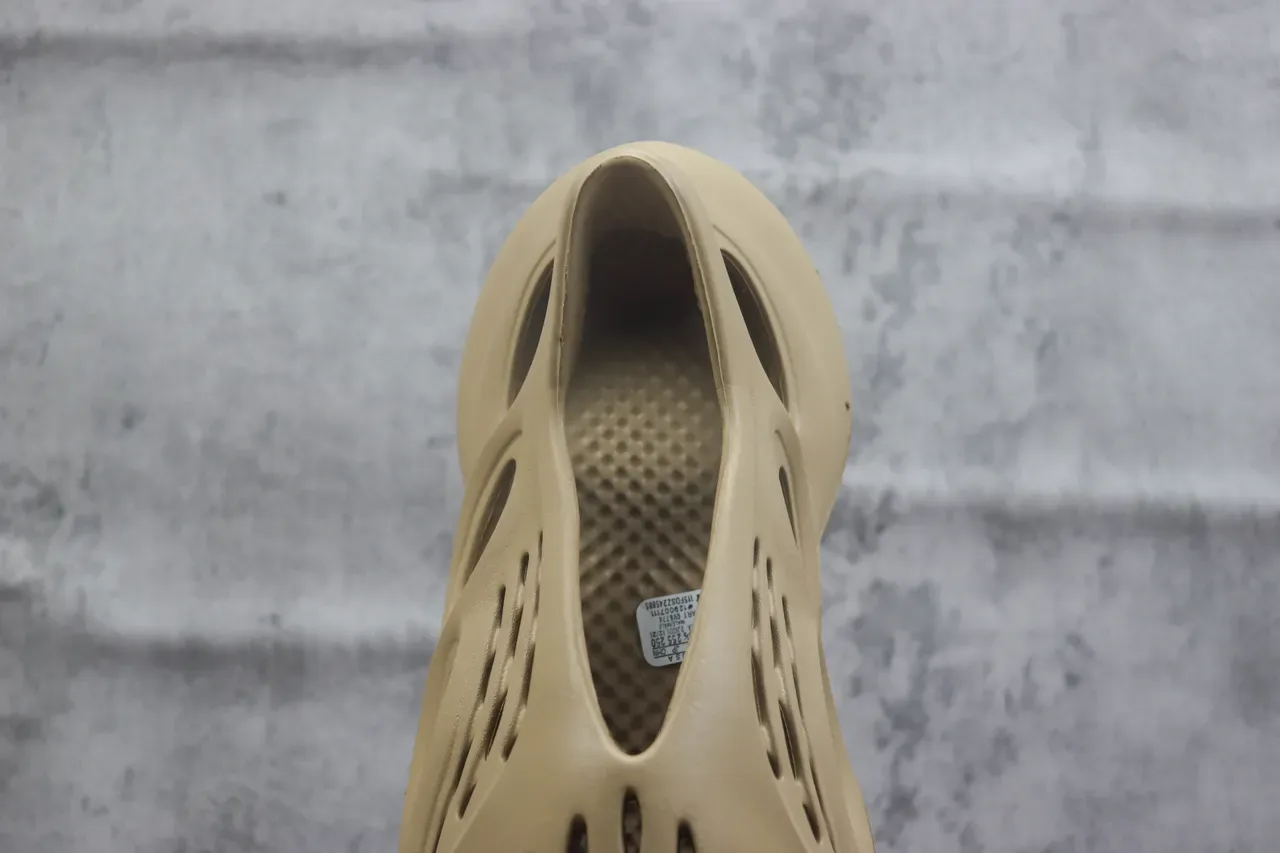 Adidas Yeezy Foam Runner Beige Monolithic Foam Slip-On Lifestyle Sneaker 4
