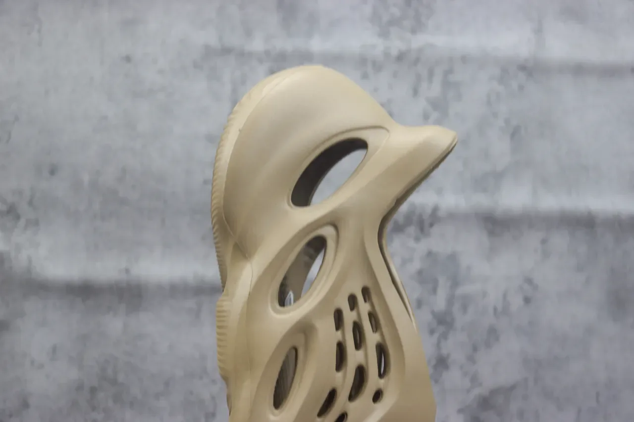 Adidas Yeezy Foam Runner Beige Monolithic Foam Slip-On Lifestyle Sneaker 5
