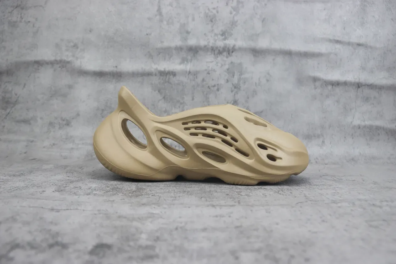 Adidas Yeezy Foam Runner Beige Monolithic Foam Slip-On Lifestyle Sneaker 7