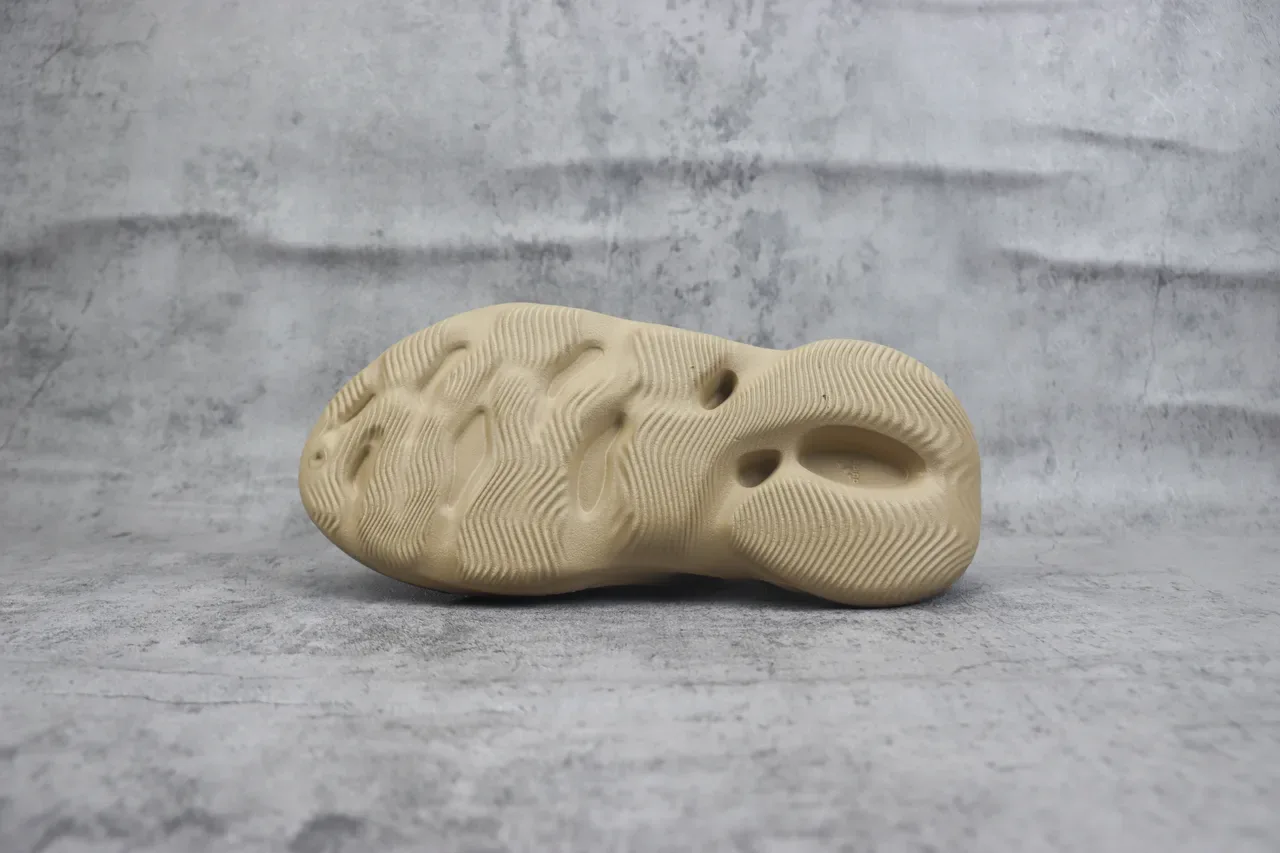 Adidas Yeezy Foam Runner Beige Monolithic Foam Slip-On Lifestyle Sneaker 8