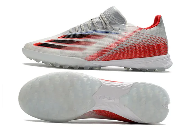 Adidas Chaussures de football jaune noir avec upper en knit, lacets asymétriques et gazon artificiel 7