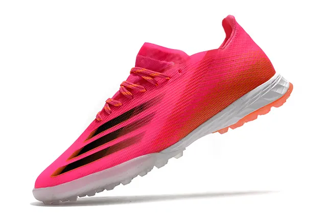 Adidas Chaussures de football jaune noir avec upper en knit, lacets asymétriques et gazon artificiel 10