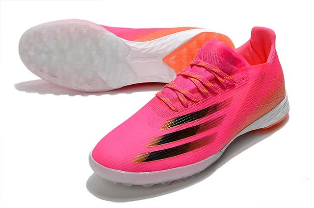 Adidas Chaussures de football jaune noir avec upper en knit, lacets asymétriques et gazon artificiel 11