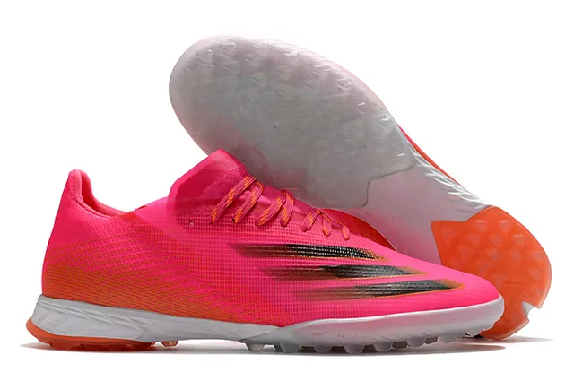 Adidas Chaussures de football jaune noir avec upper en knit, lacets asymétriques et gazon artificiel 13