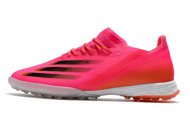 Adidas Chaussures de football jaune noir avec upper en knit, lacets asymétriques et gazon artificiel 15