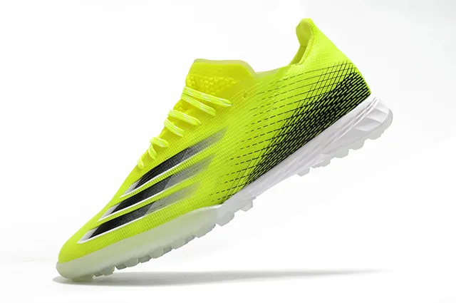 Adidas Chaussures de football jaune noir avec upper en knit, lacets asymétriques et gazon artificiel 17