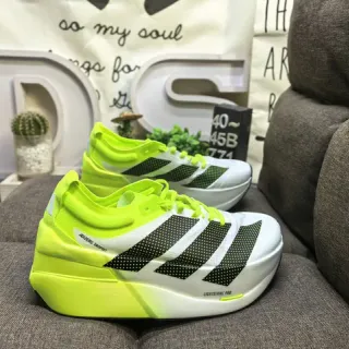 Adidas Jaune Noir Néon Vert Lime Acento Panneaux latéraux perforés Chaussures de course