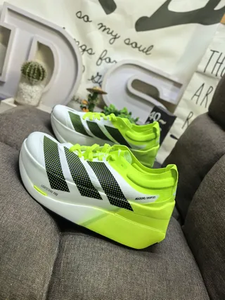 Adidas Jaune Noir Néon Vert Lime Acento Panneaux latéraux perforés Chaussures de course 7