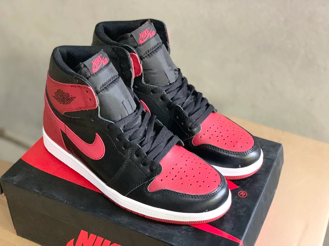 Air Jordan 1 Black University Red Basketball Shoes 4