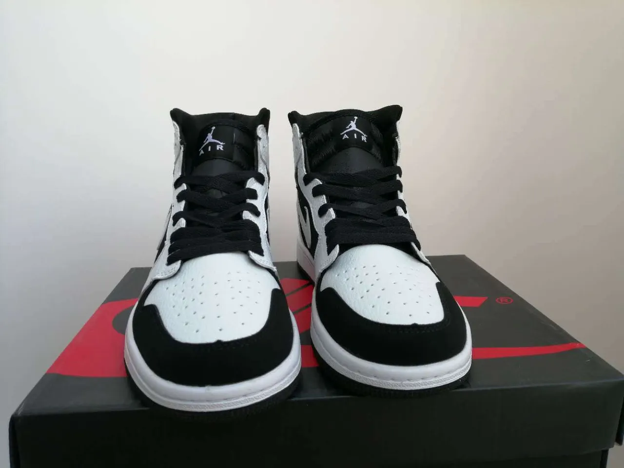 Air Jordan 1 Black White High-Top Basketball Shoes 2