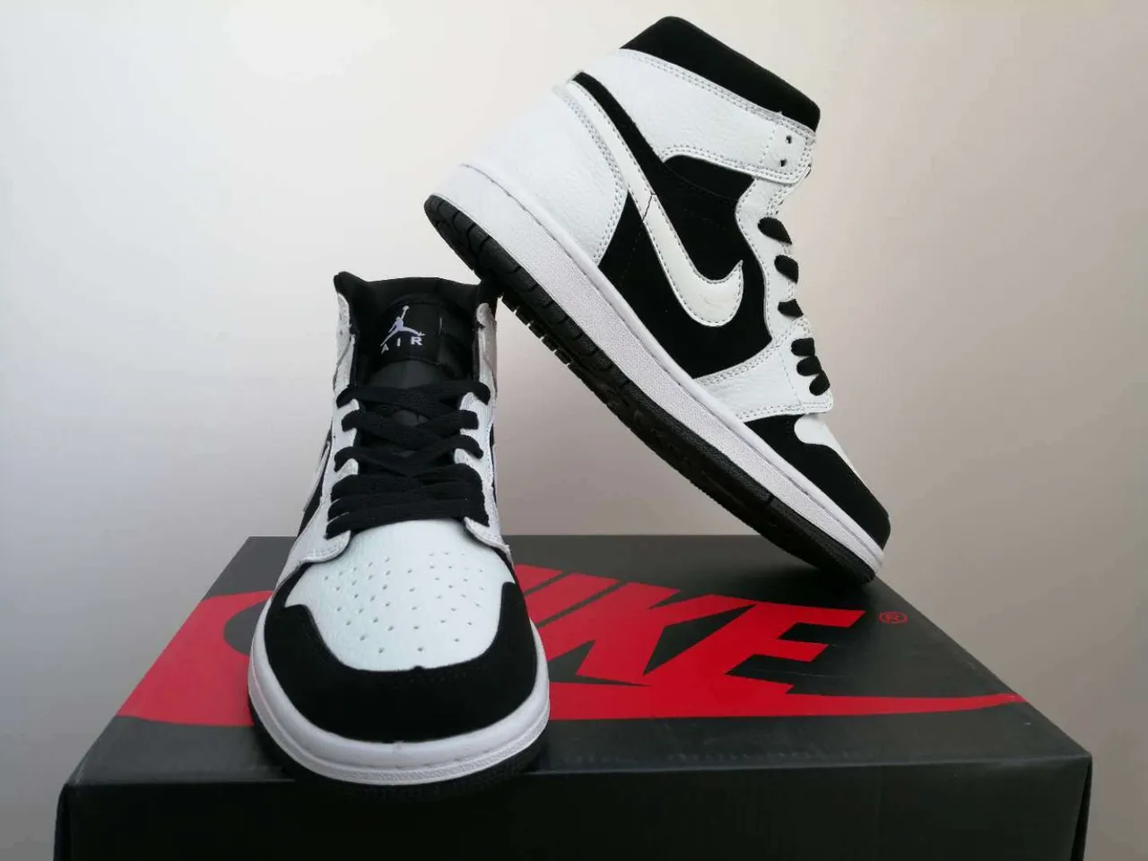 Air Jordan 1 Black White High-Top Basketball Shoes 3
