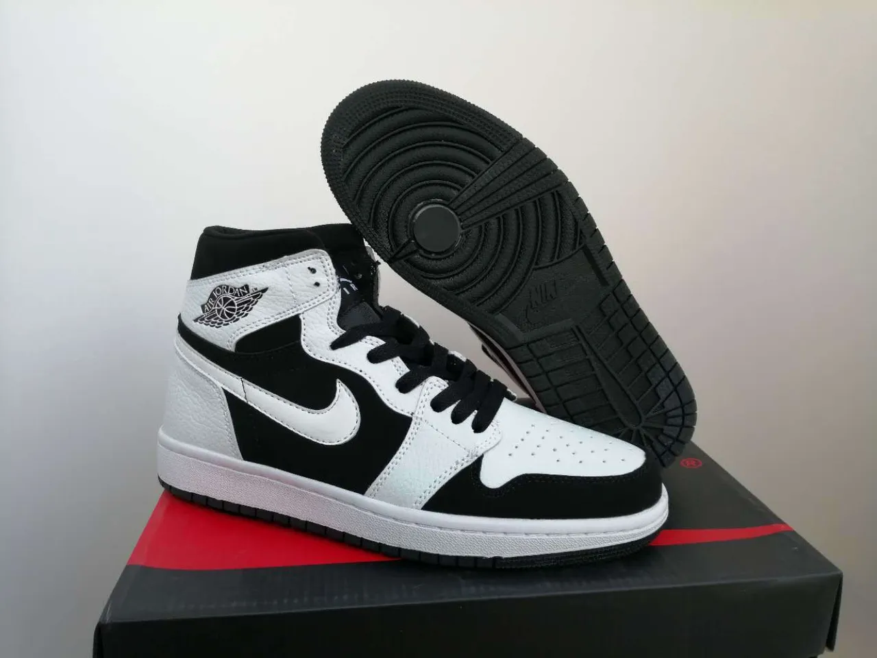 Air Jordan 1 Black White High-Top Basketball Shoes 4