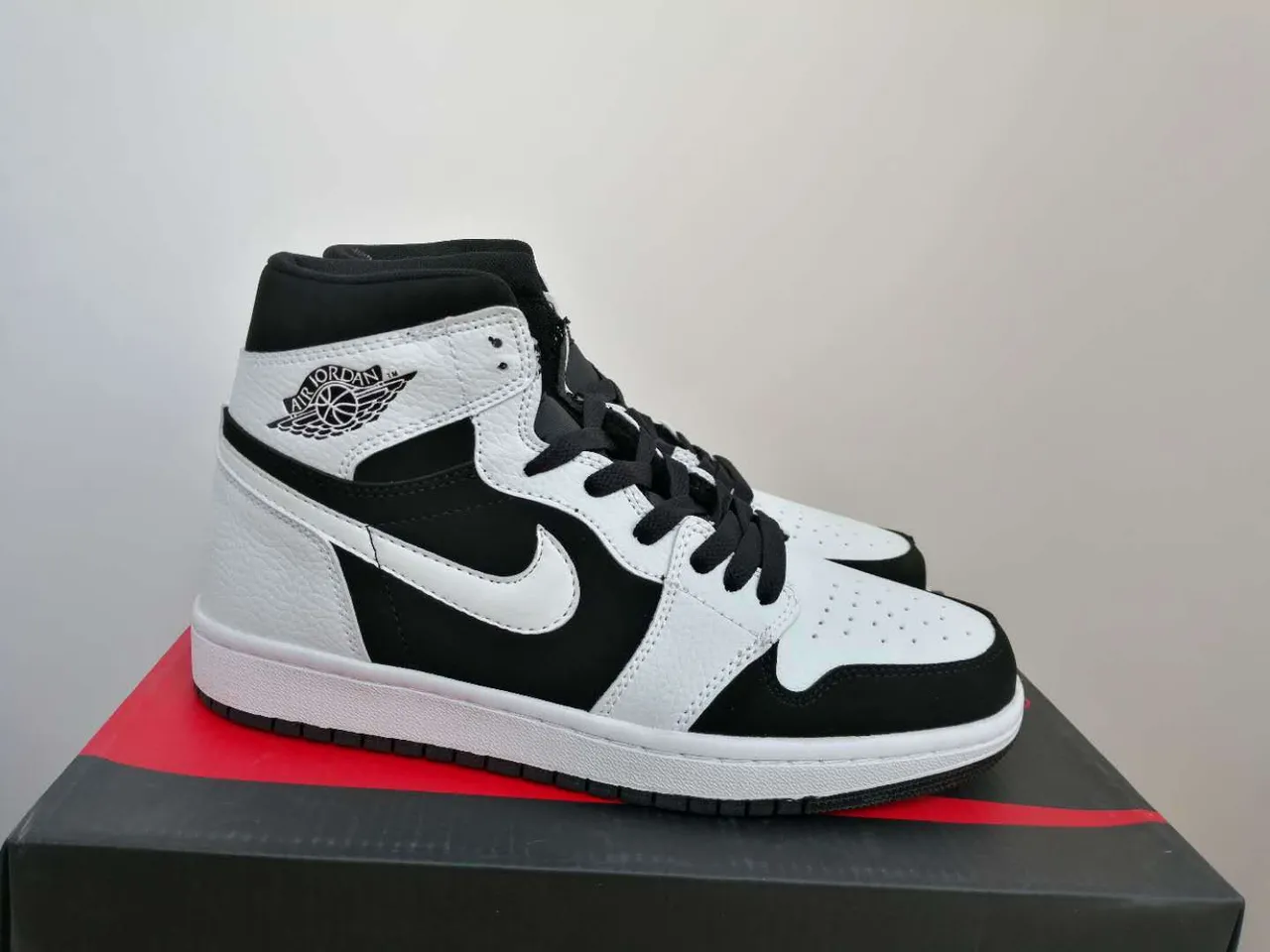 Air Jordan 1 Black White High-Top Basketball Shoes 5
