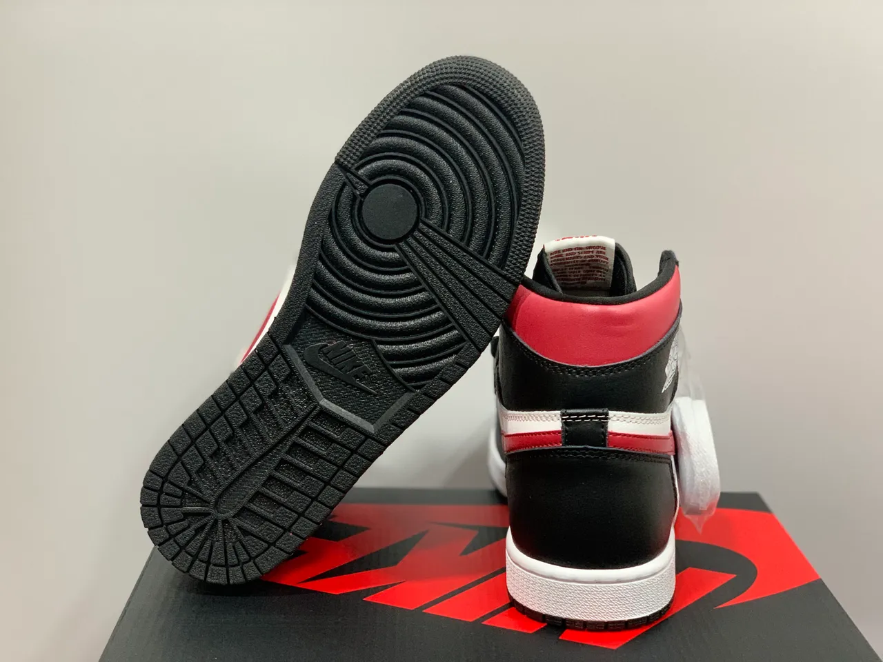 Air Jordan 1 Black White Red Basketball Shoes 2