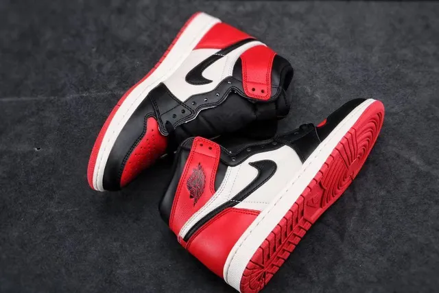 Air Jordan 1 High Black Red White Basketball Shoes 2
