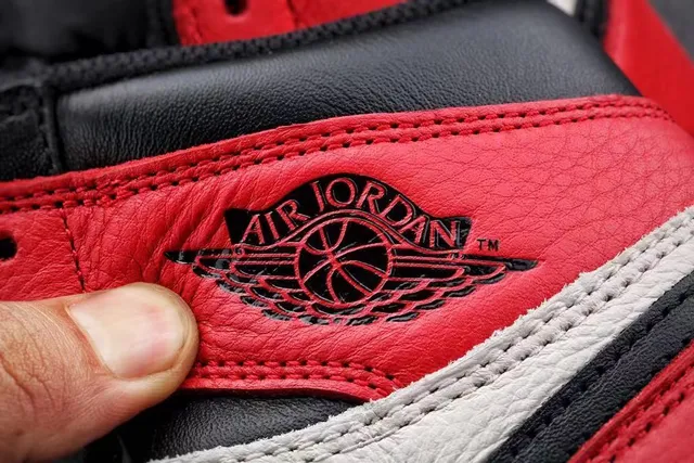 Air Jordan 1 High Black Red White Basketball Shoes 4