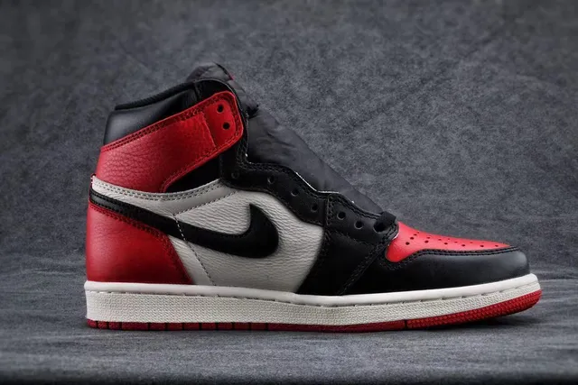 Air Jordan 1 High Black Red White Basketball Shoes 8