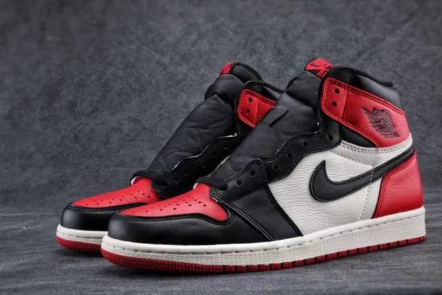 Air Jordan 1 High Black Red White Basketball Shoes 9