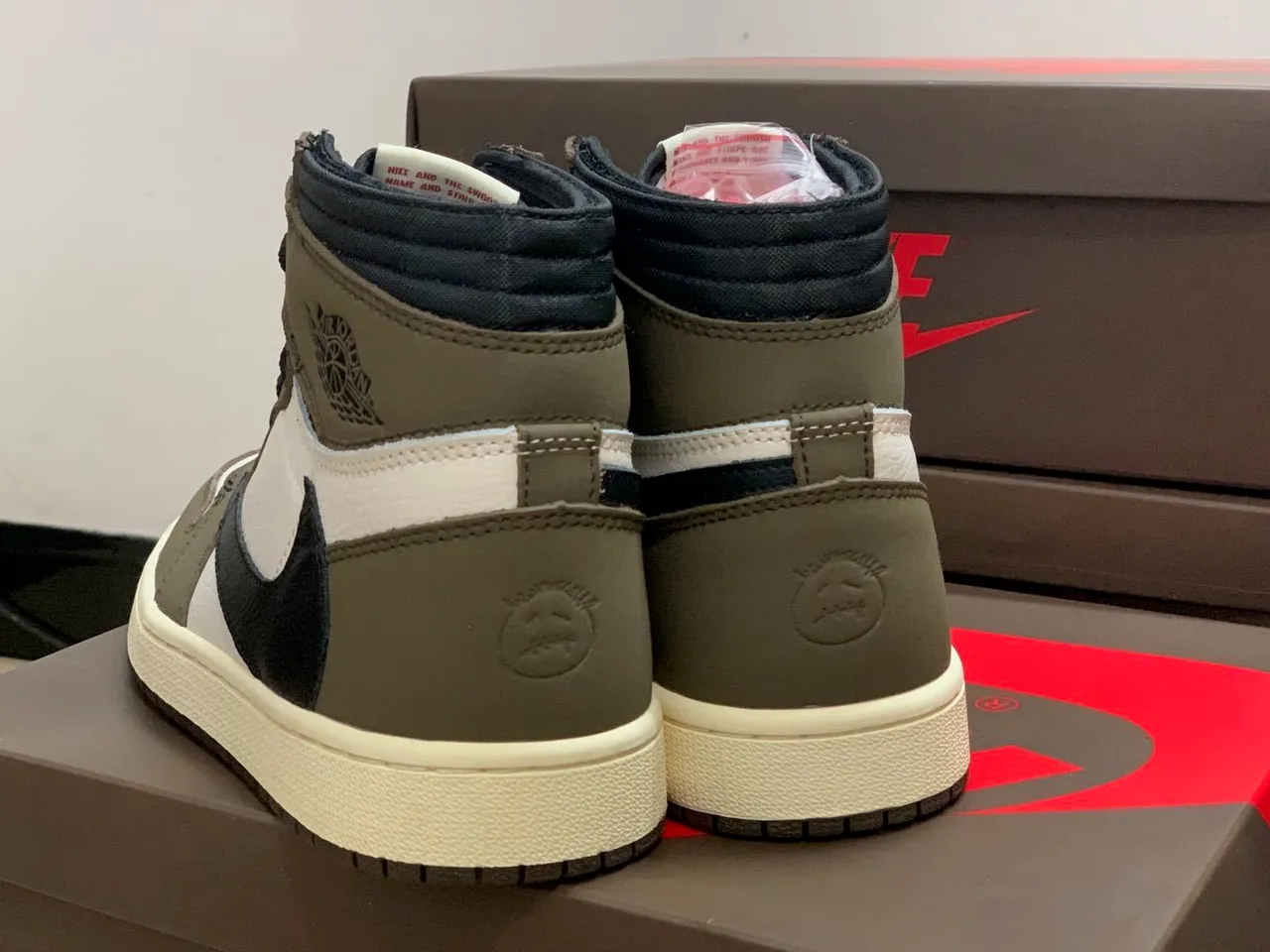 Air Jordan 1 High Olive Green White Black Basketball Shoes 4