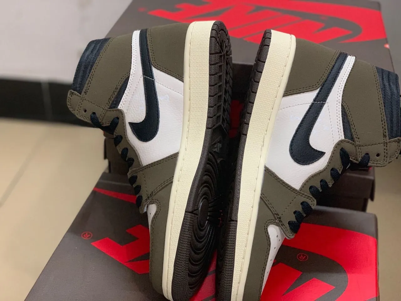 Air Jordan 1 High Olive Green White Black Basketball Shoes 6