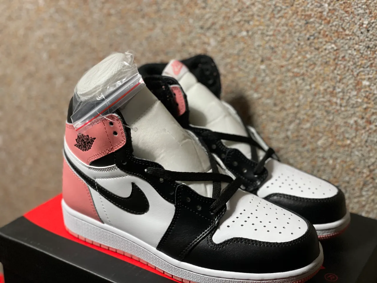Air Jordan 1 High Pink Black White Basketball Shoes 3