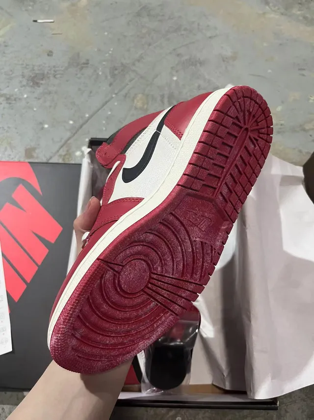 Air Jordan 1 High Red and Off-White Basketball Shoes 4