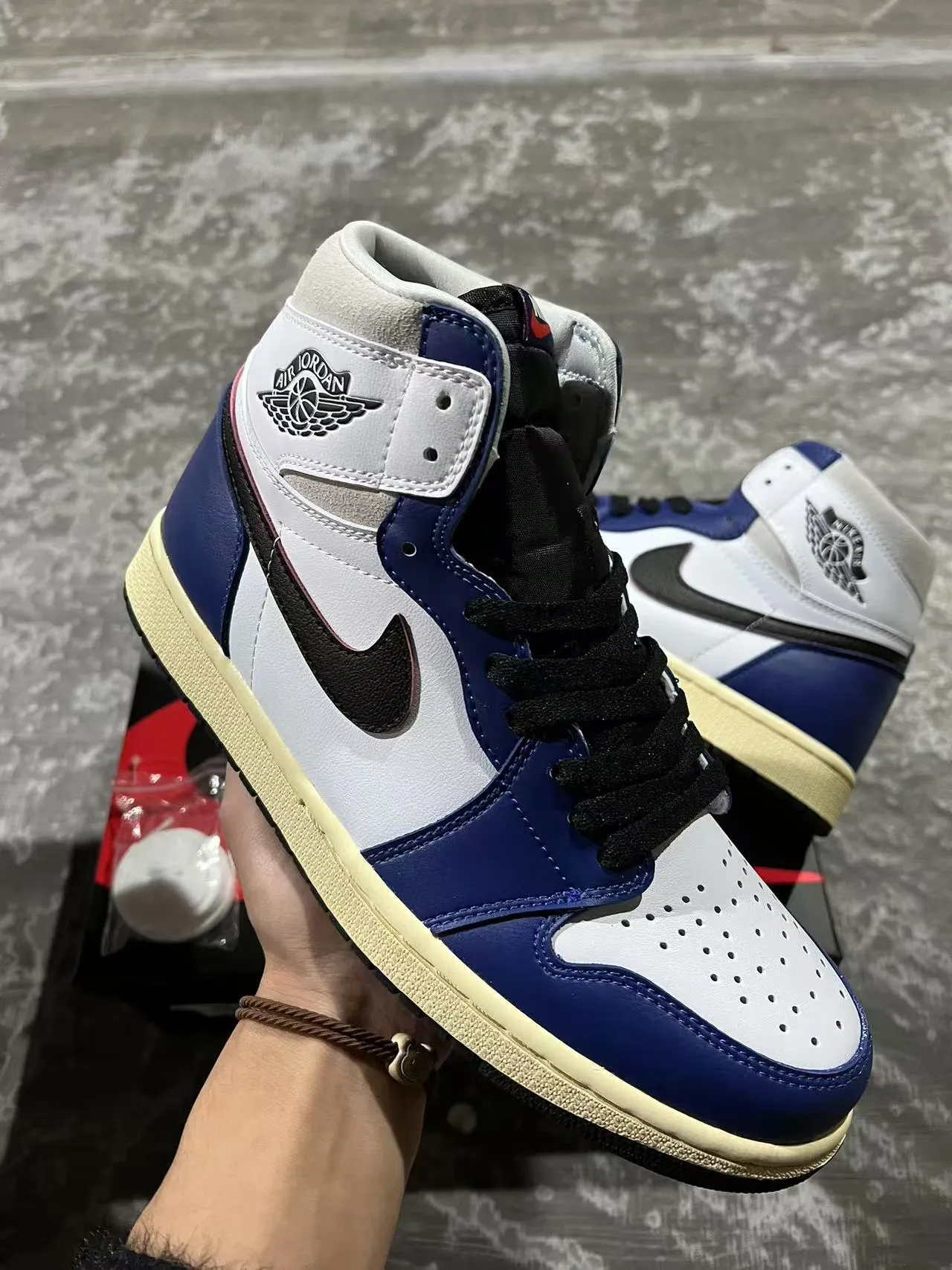 Air Jordan 1 High Royal Blue White Black Basketball Shoes 2