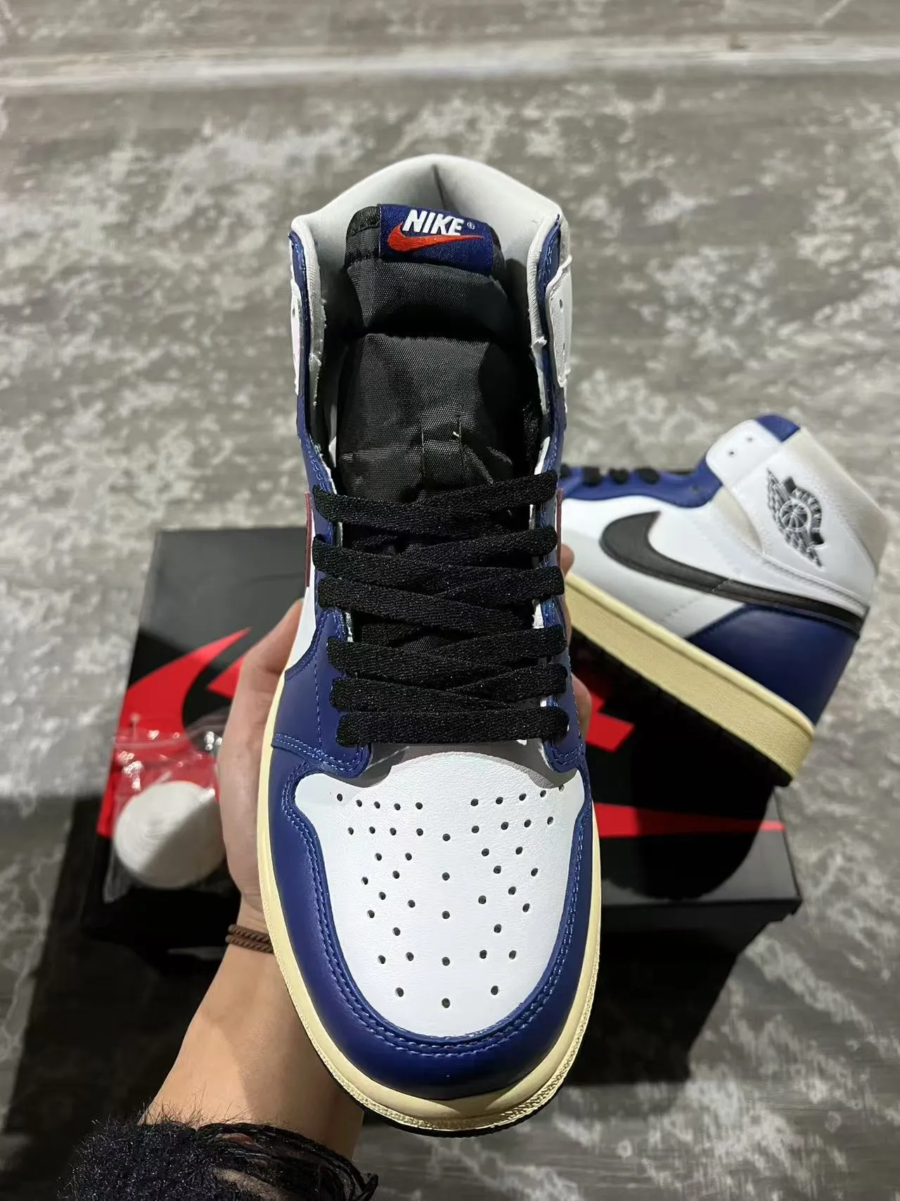 Air Jordan 1 High Royal Blue White Black Basketball Shoes 3