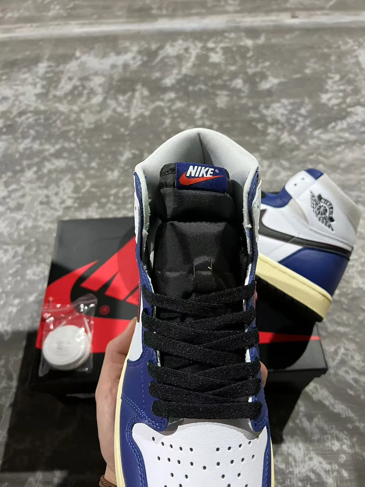 Air Jordan 1 High Royal Blue White Black Basketball Shoes 4