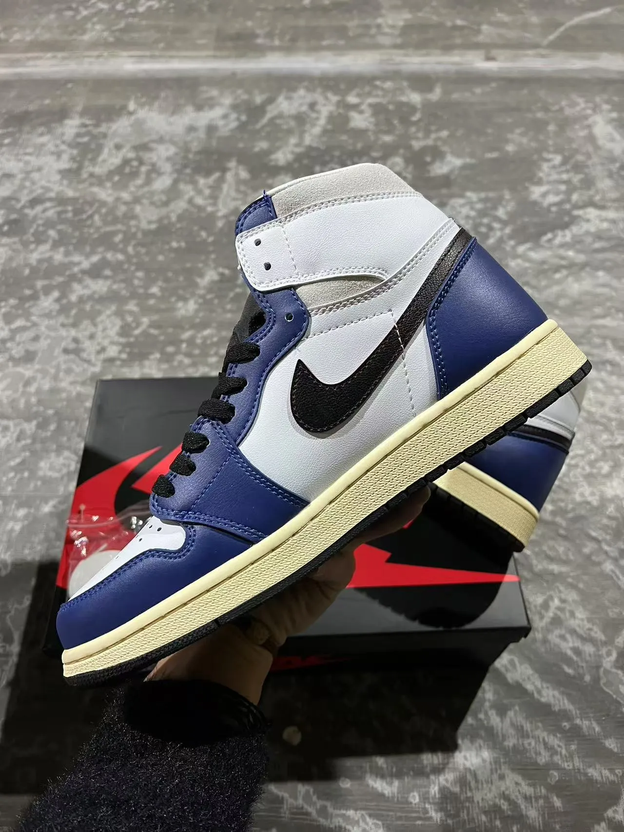Air Jordan 1 High Royal Blue White Black Basketball Shoes 5