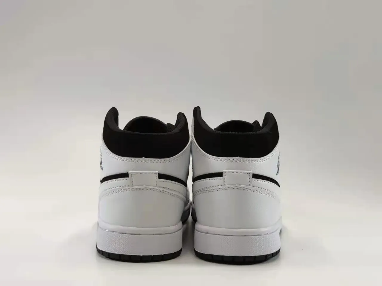 Air Jordan 1 Mid Black and White Basketball Shoes 5