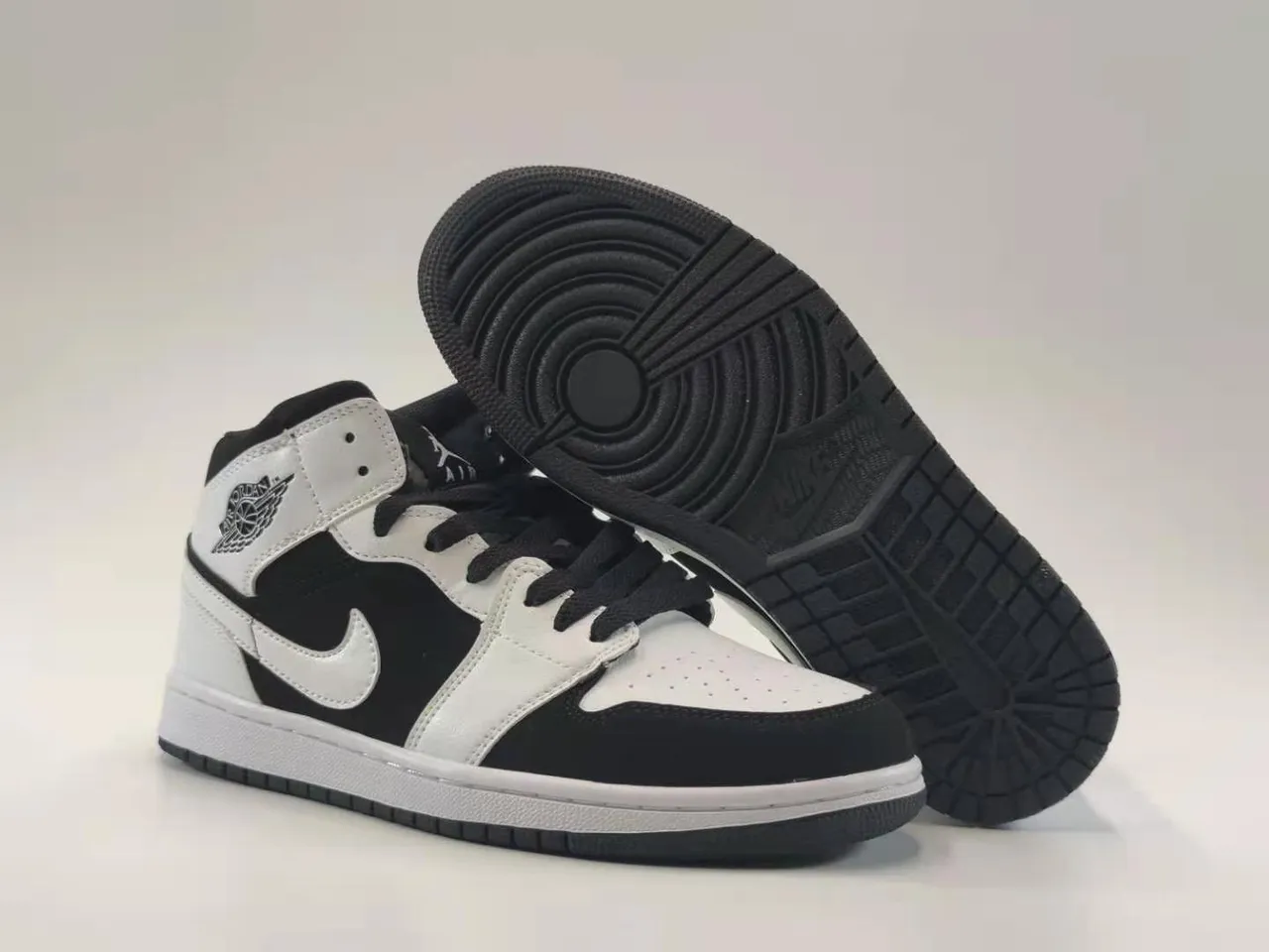 Air Jordan 1 Mid Black and White Basketball Shoes 6