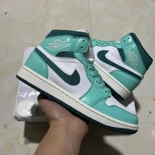 Air Jordan 1 Mint Green Patent Leather Basketball Shoes