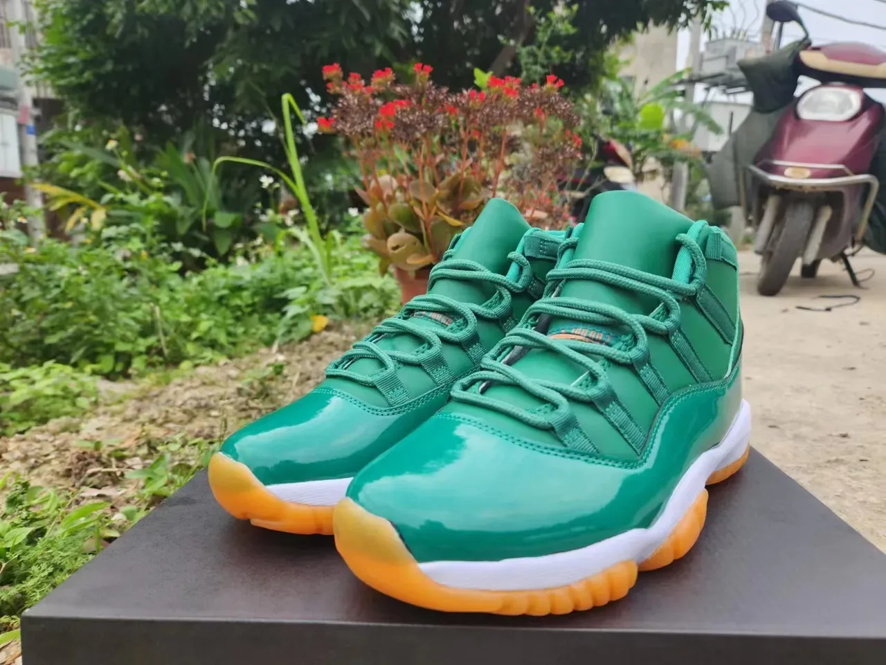 Air Jordan 11 Tênis de Basquete em Couro Patentado Verde Esmeralda 2