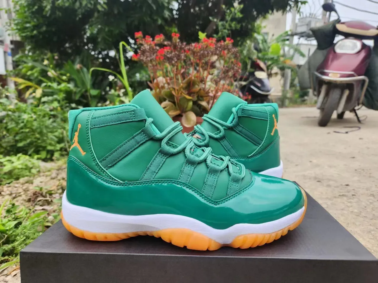 Air Jordan 11 Tênis de Basquete em Couro Patentado Verde Esmeralda 4