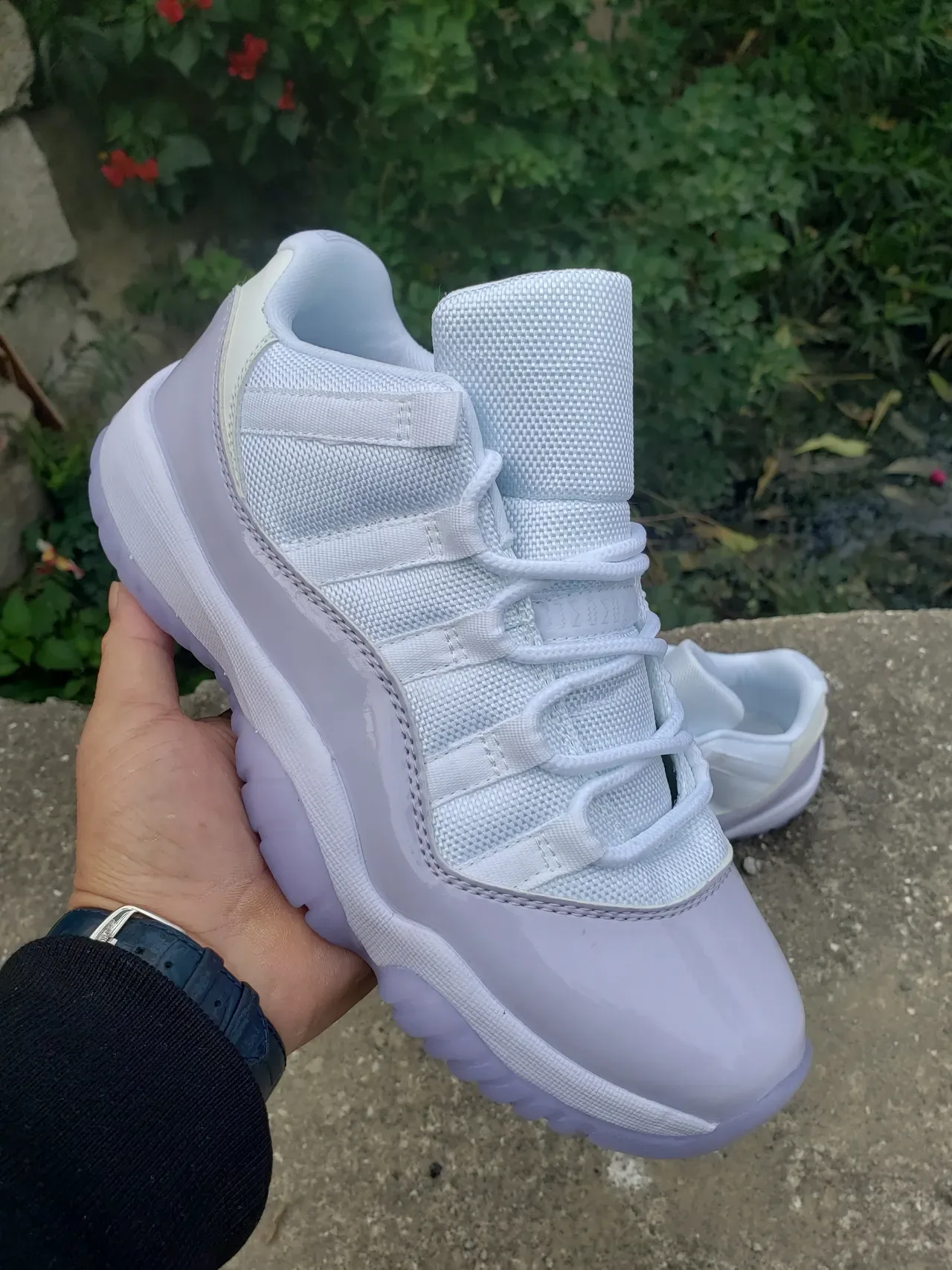Air Jordan 11 Low Blanc Lavande Cuir Patenté Chaussures de Basketball 2