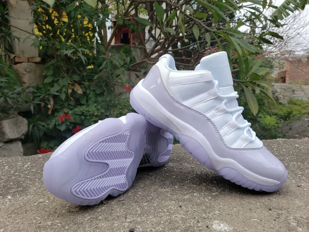 Air Jordan 11 Low Blanc Lavande Cuir Patenté Chaussures de Basketball 4