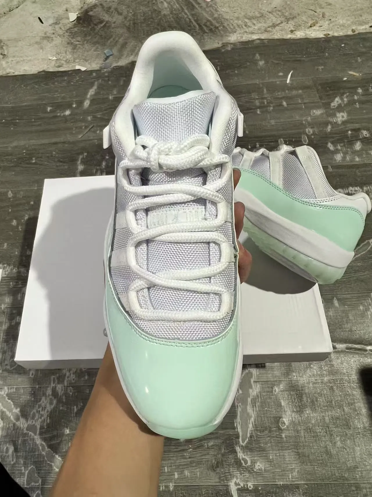 Tênis de basquete Air Jordan 11 de couro envernizado verde menta 3