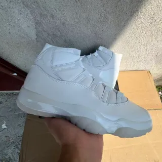 Air Jordan 11 全白篮球鞋