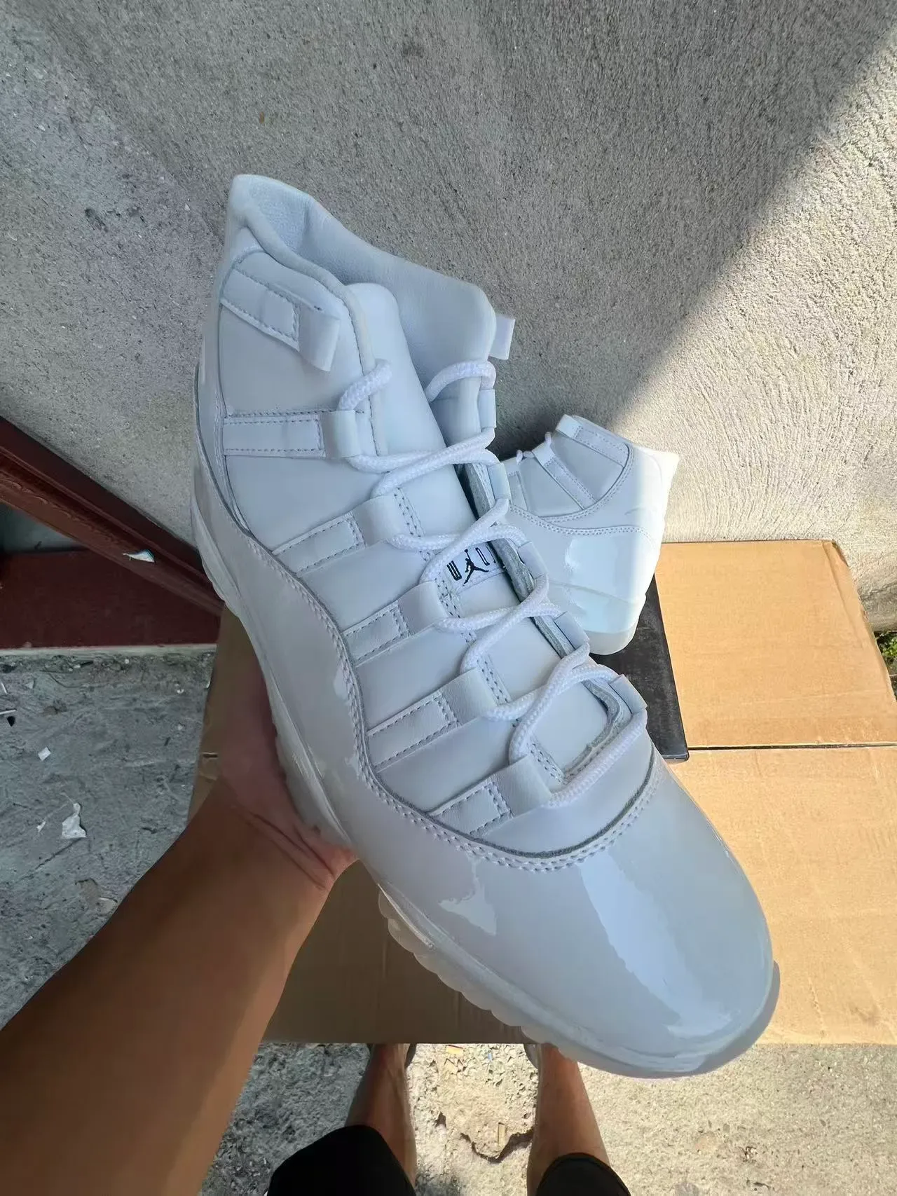 Air Jordan 11 Monocromáticos Brancos Tênis de Basquete 2